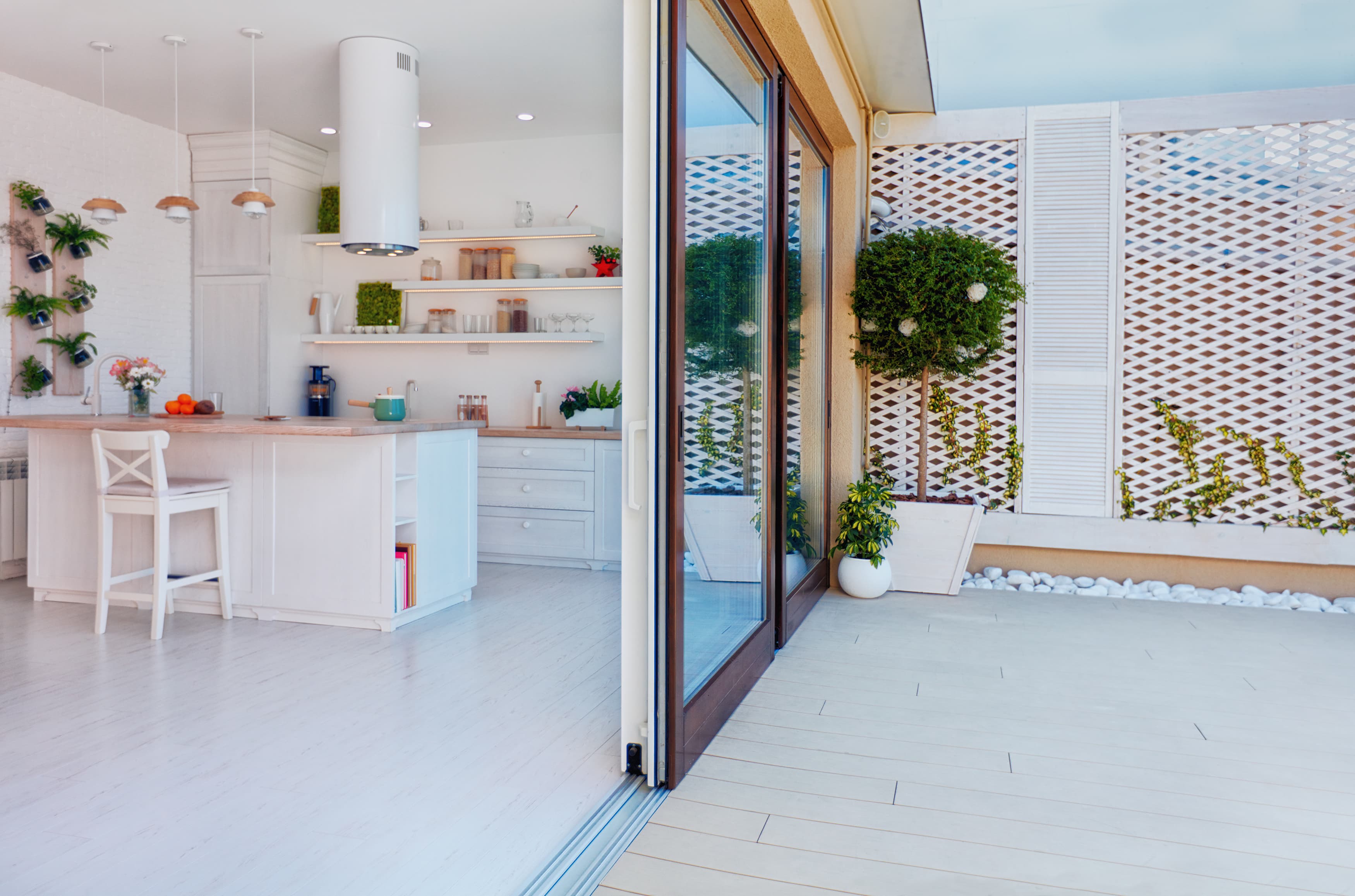 Seamless multi-slide patio door